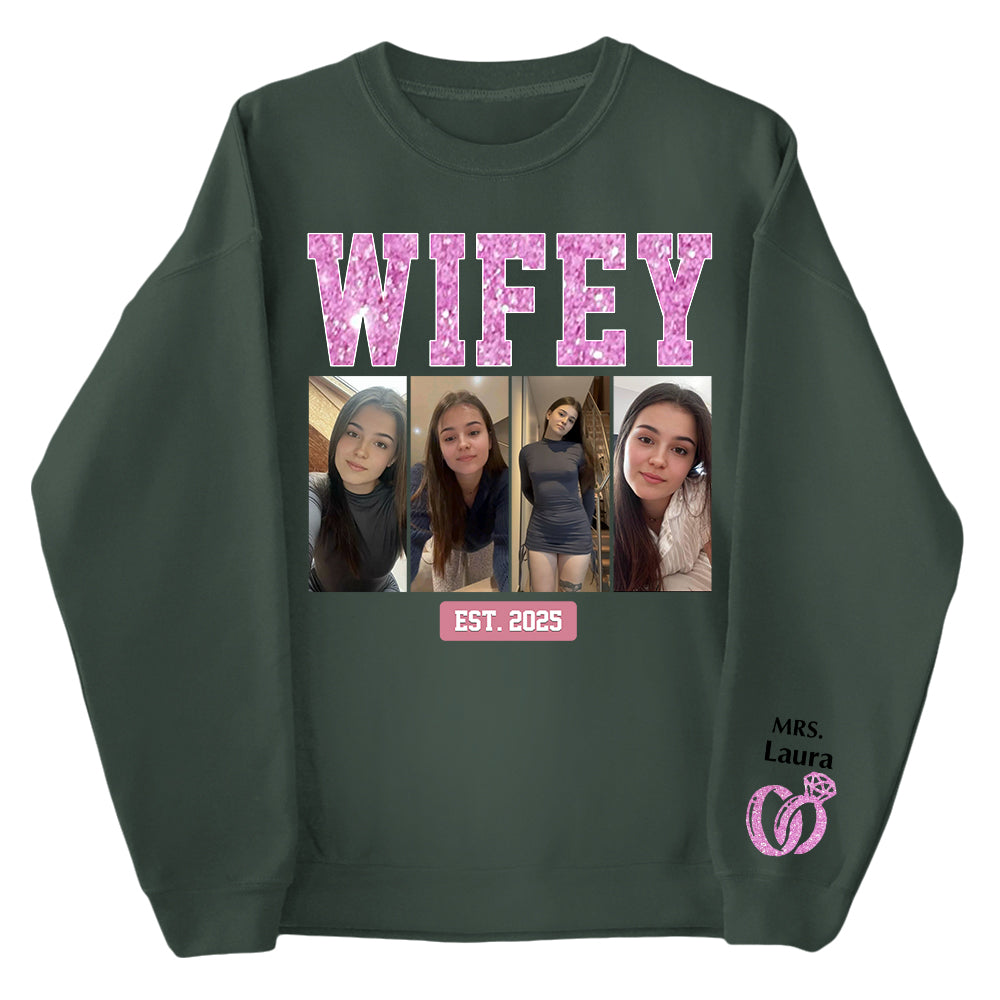 Custom Wifey Est Couple Sweatshirt – Personalized Unisex Hoodie with Sleeve Design, Custom Photo, Gift for Husband & Wife, Christmas & Anniversary Na02