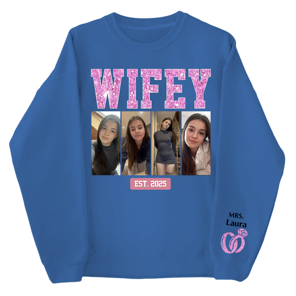 Custom Wifey Est Couple Sweatshirt – Personalized Unisex Hoodie with Sleeve Design, Custom Photo, Gift for Husband & Wife, Christmas & Anniversary Na02