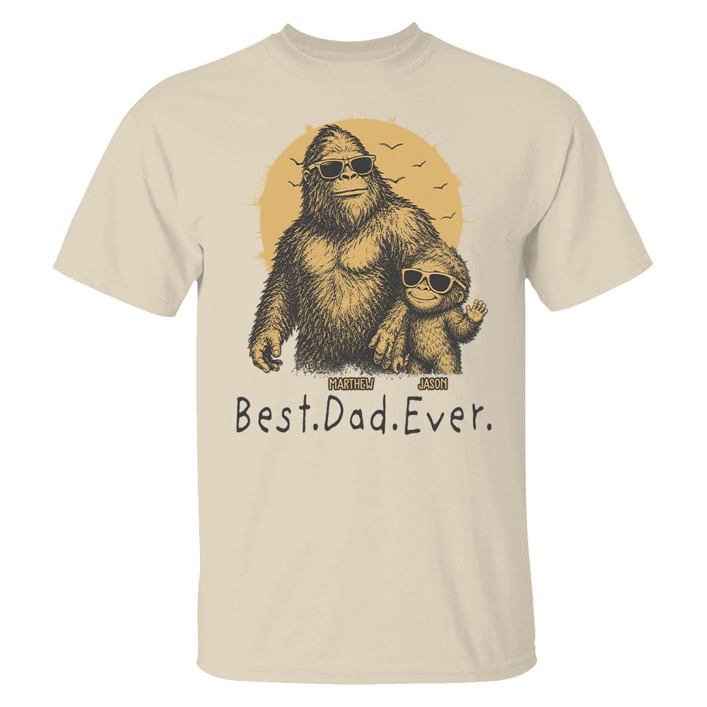 Personalized Dadsquatch T-Shirt Father Day Gifts for Dad Funny Papa Tshirt Cool Daddy Bigfoot Tee