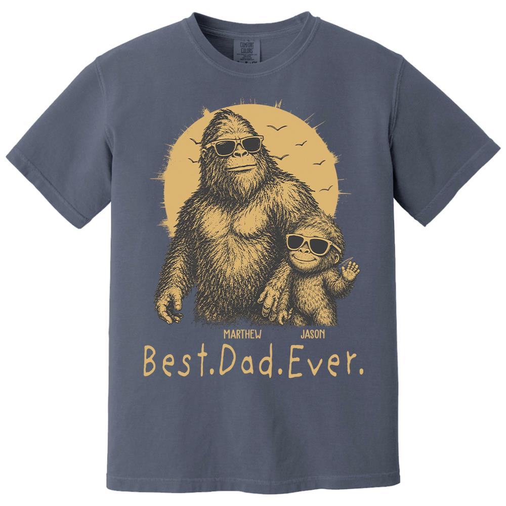 Personalized Dadsquatch T-Shirt Father Day Gifts for Dad Funny Papa Tshirt Cool Daddy Bigfoot Tee