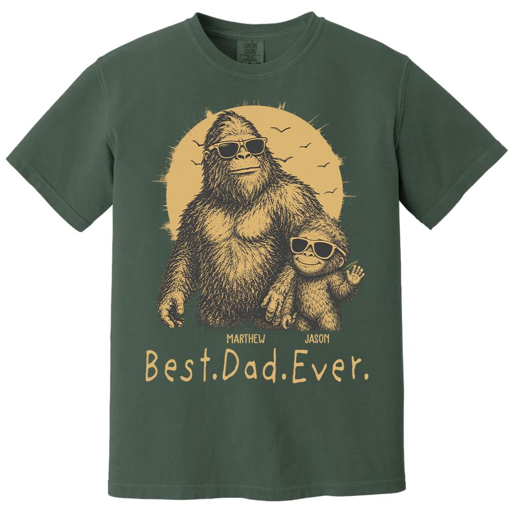Personalized Dadsquatch T-Shirt Father Day Gifts for Dad Funny Papa Tshirt Cool Daddy Bigfoot Tee