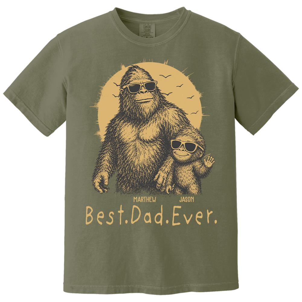 Personalized Dadsquatch T-Shirt Father Day Gifts for Dad Funny Papa Tshirt Cool Daddy Bigfoot Tee