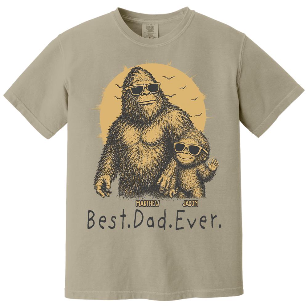Personalized Dadsquatch T-Shirt Father Day Gifts for Dad Funny Papa Tshirt Cool Daddy Bigfoot Tee