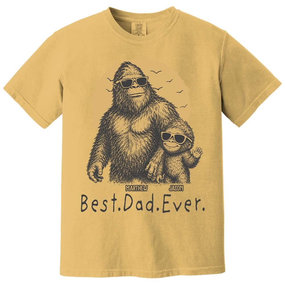 Personalized Dadsquatch T-Shirt Father Day Gifts for Dad Funny Papa Tshirt Cool Daddy Bigfoot Tee