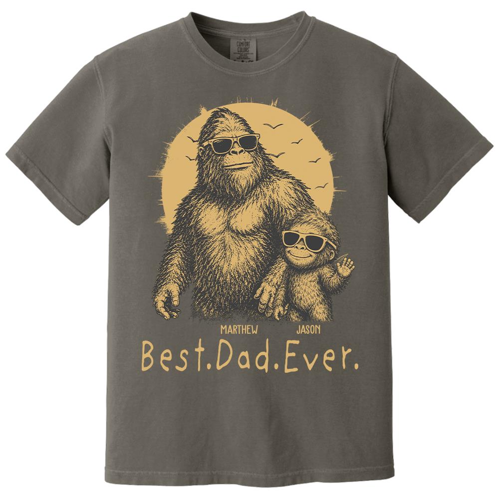 Personalized Dadsquatch T-Shirt Father Day Gifts for Dad Funny Papa Tshirt Cool Daddy Bigfoot Tee