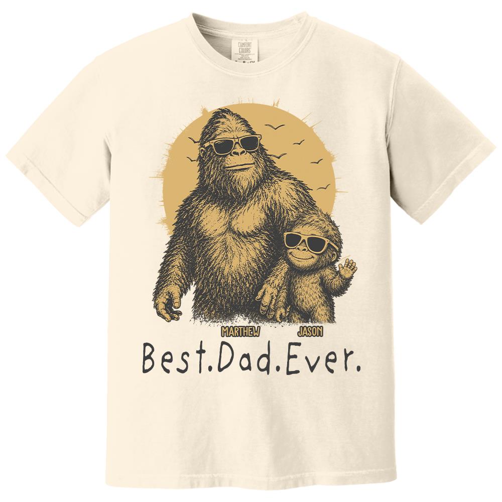 Personalized Dadsquatch T-Shirt Father Day Gifts for Dad Funny Papa Tshirt Cool Daddy Bigfoot Tee