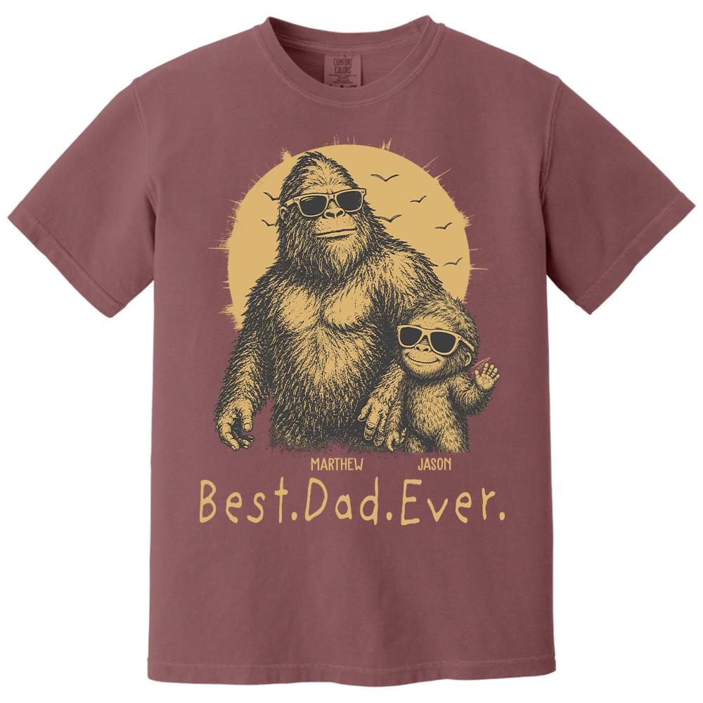 Personalized Dadsquatch T-Shirt Father Day Gifts for Dad Funny Papa Tshirt Cool Daddy Bigfoot Tee