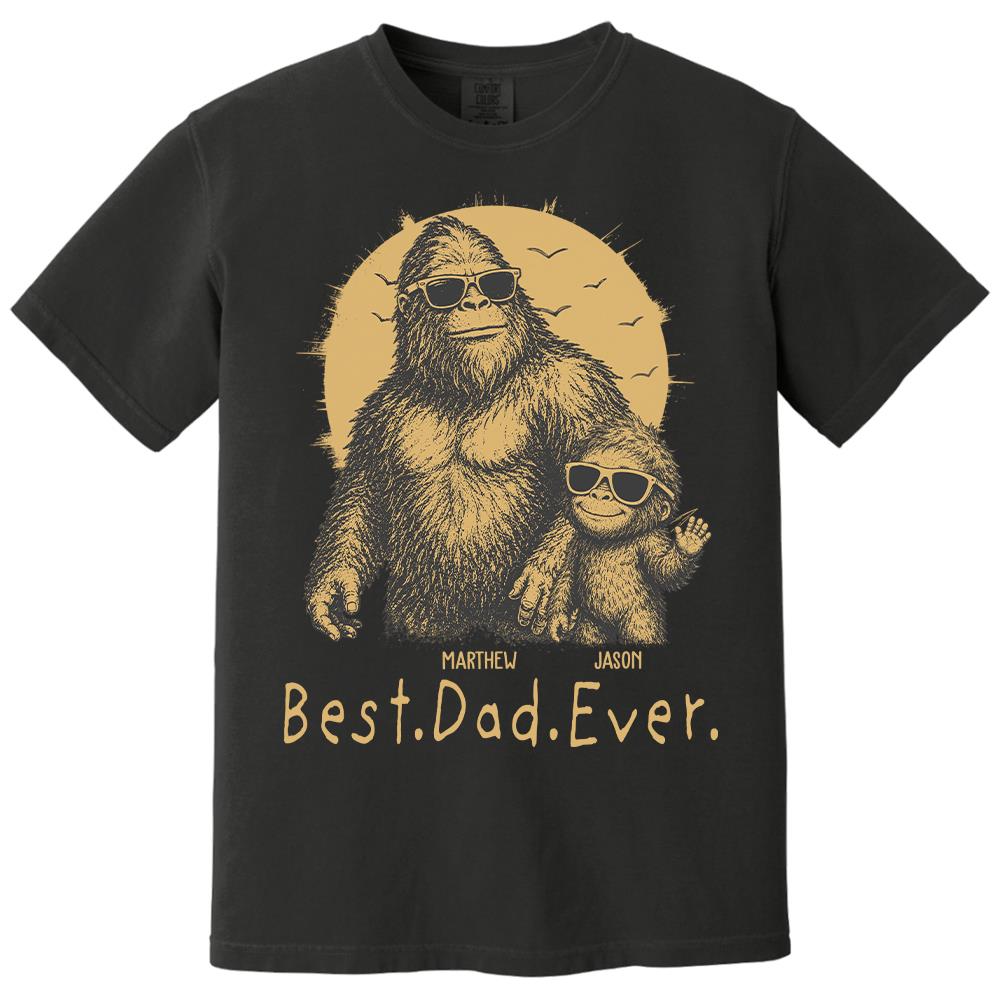 Personalized Dadsquatch T-Shirt Father Day Gifts for Dad Funny Papa Tshirt Cool Daddy Bigfoot Tee