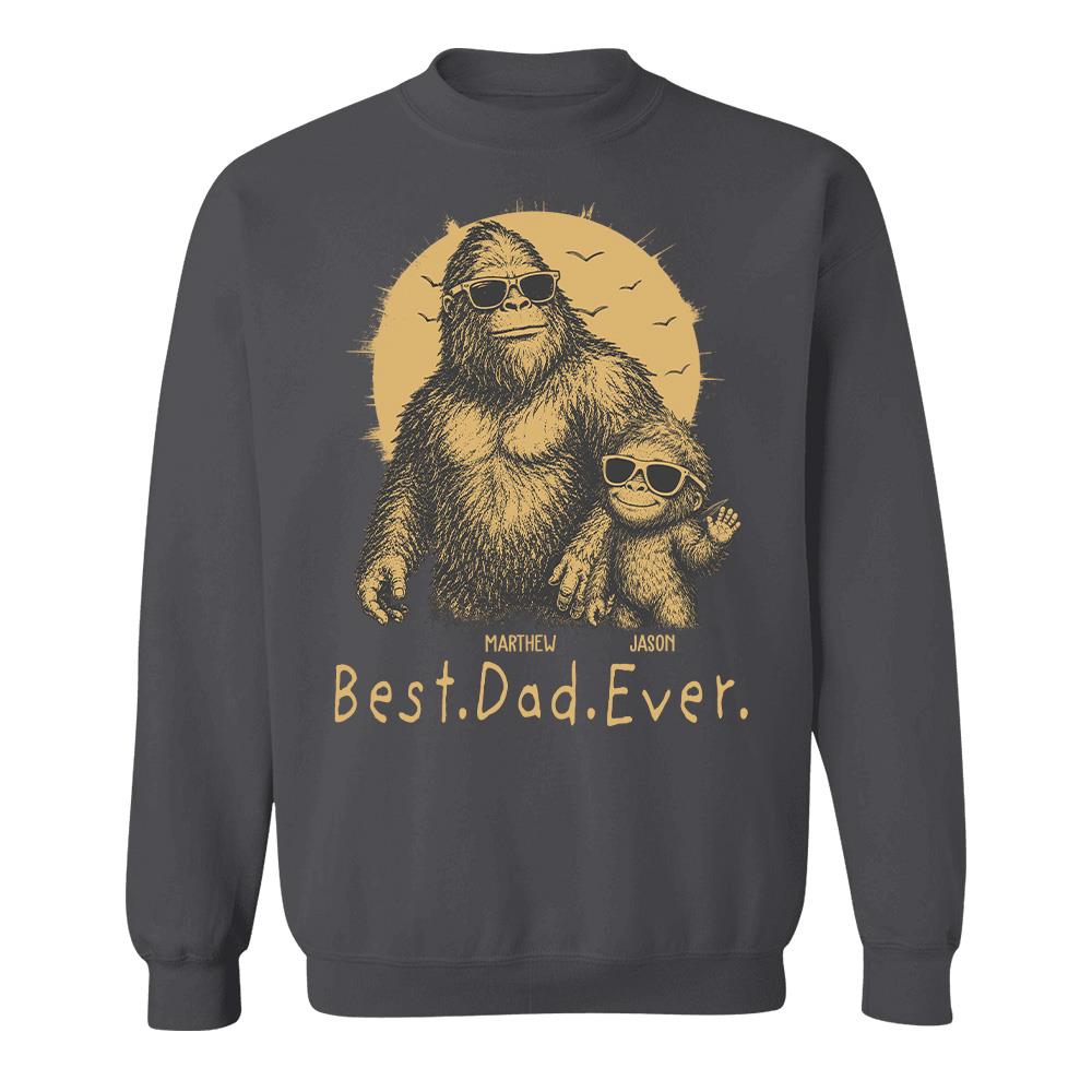 Personalized Dadsquatch T-Shirt Father Day Gifts for Dad Funny Papa Tshirt Cool Daddy Bigfoot Tee