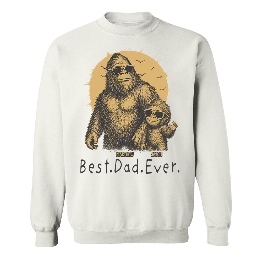 Personalized Dadsquatch T-Shirt Father Day Gifts for Dad Funny Papa Tshirt Cool Daddy Bigfoot Tee