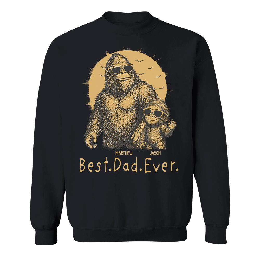 Personalized Dadsquatch T-Shirt Father Day Gifts for Dad Funny Papa Tshirt Cool Daddy Bigfoot Tee