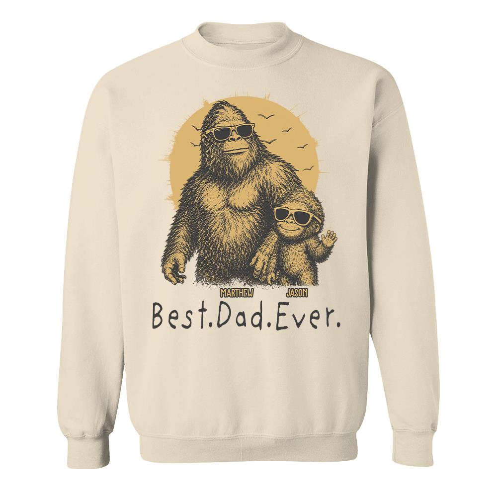 Personalized Dadsquatch T-Shirt Father Day Gifts for Dad Funny Papa Tshirt Cool Daddy Bigfoot Tee