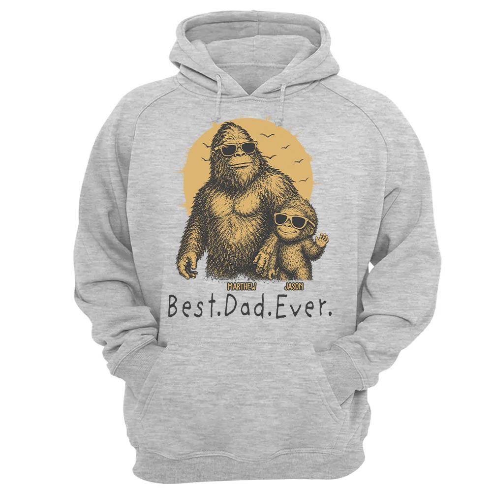 Personalized Dadsquatch T-Shirt Father Day Gifts for Dad Funny Papa Tshirt Cool Daddy Bigfoot Tee