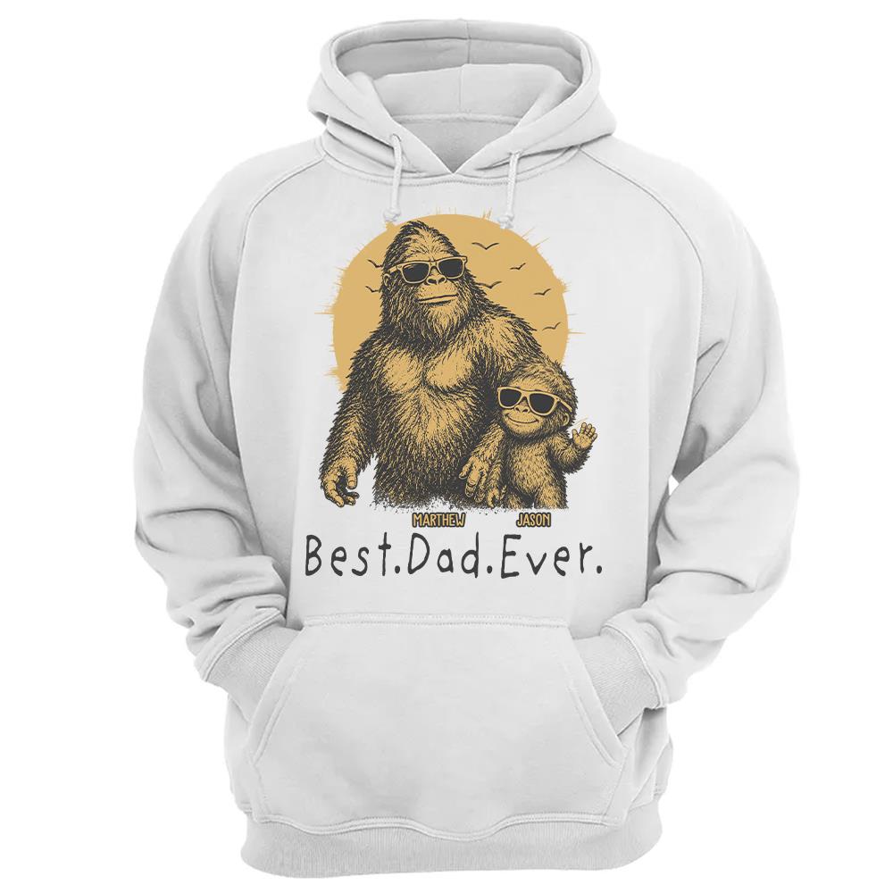Personalized Dadsquatch T-Shirt Father Day Gifts for Dad Funny Papa Tshirt Cool Daddy Bigfoot Tee