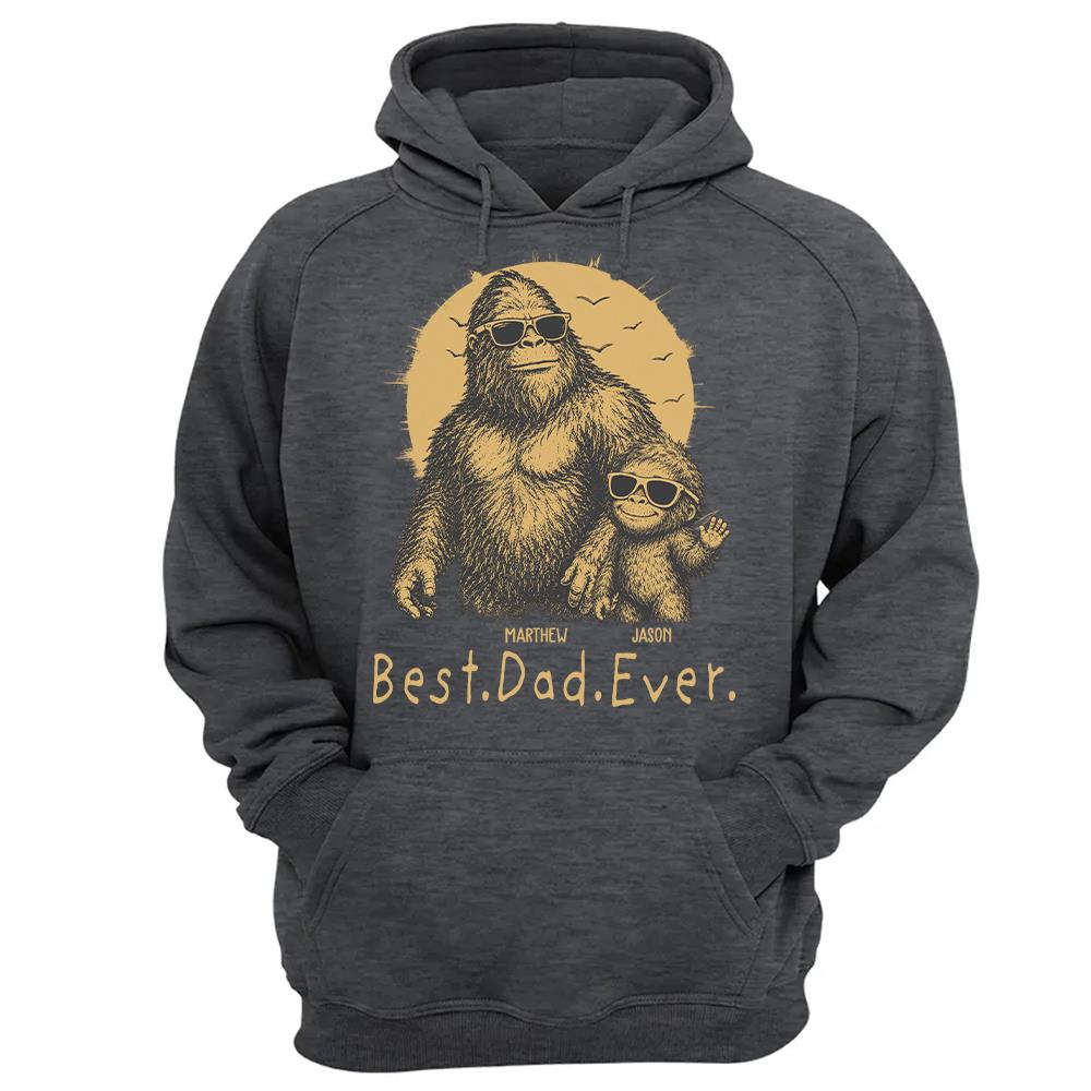Personalized Dadsquatch T-Shirt Father Day Gifts for Dad Funny Papa Tshirt Cool Daddy Bigfoot Tee