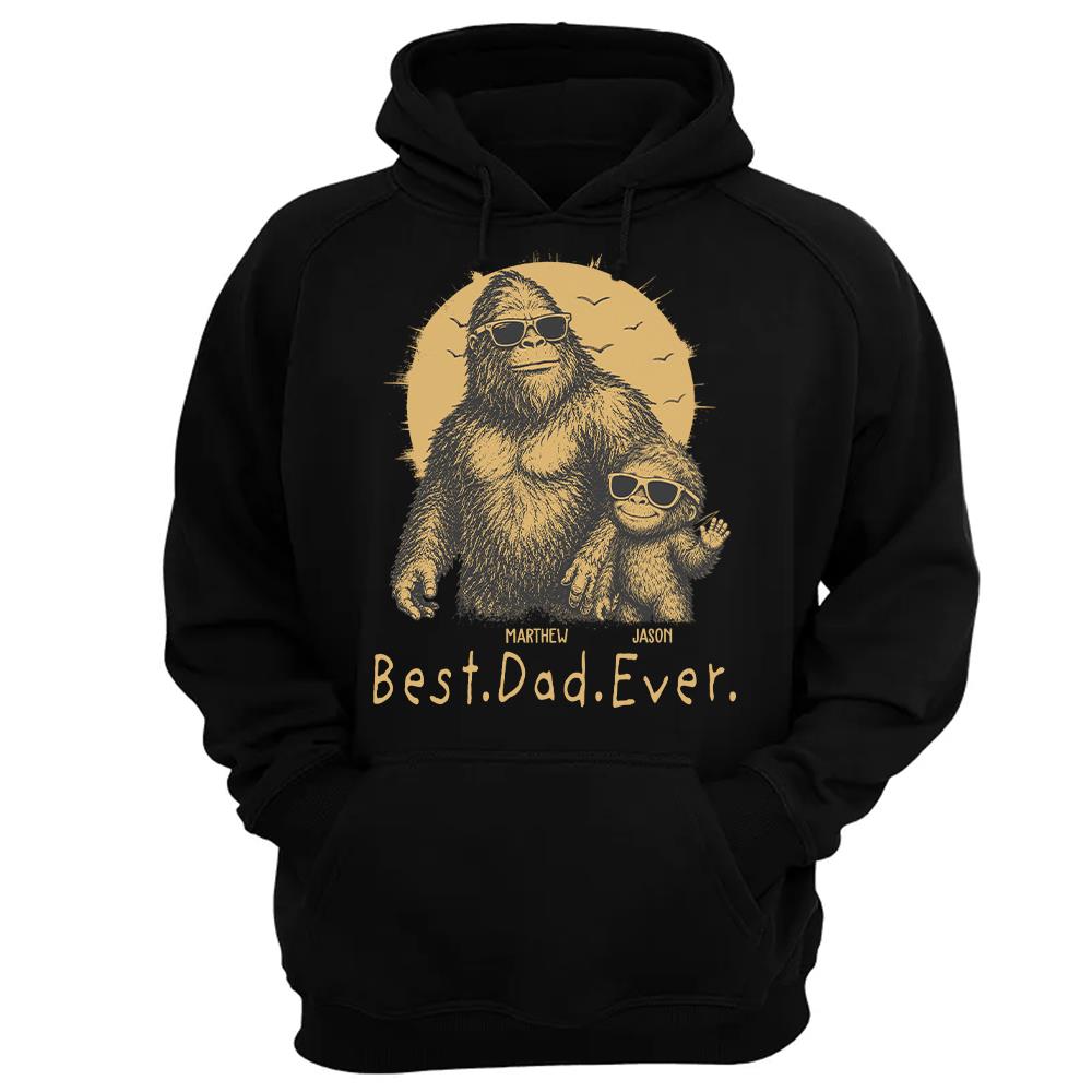 Personalized Dadsquatch T-Shirt Father Day Gifts for Dad Funny Papa Tshirt Cool Daddy Bigfoot Tee