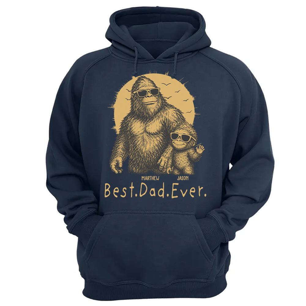 Personalized Dadsquatch T-Shirt Father Day Gifts for Dad Funny Papa Tshirt Cool Daddy Bigfoot Tee