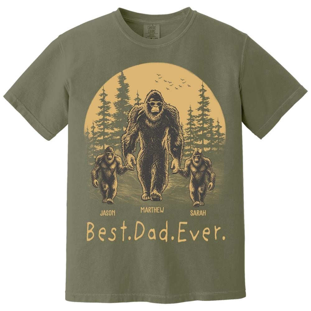 Personalized Dadsquatch T-Shirt Father Day Gifts for Dad Funny Papa Tshirt Cool Daddy Bigfoot Tee